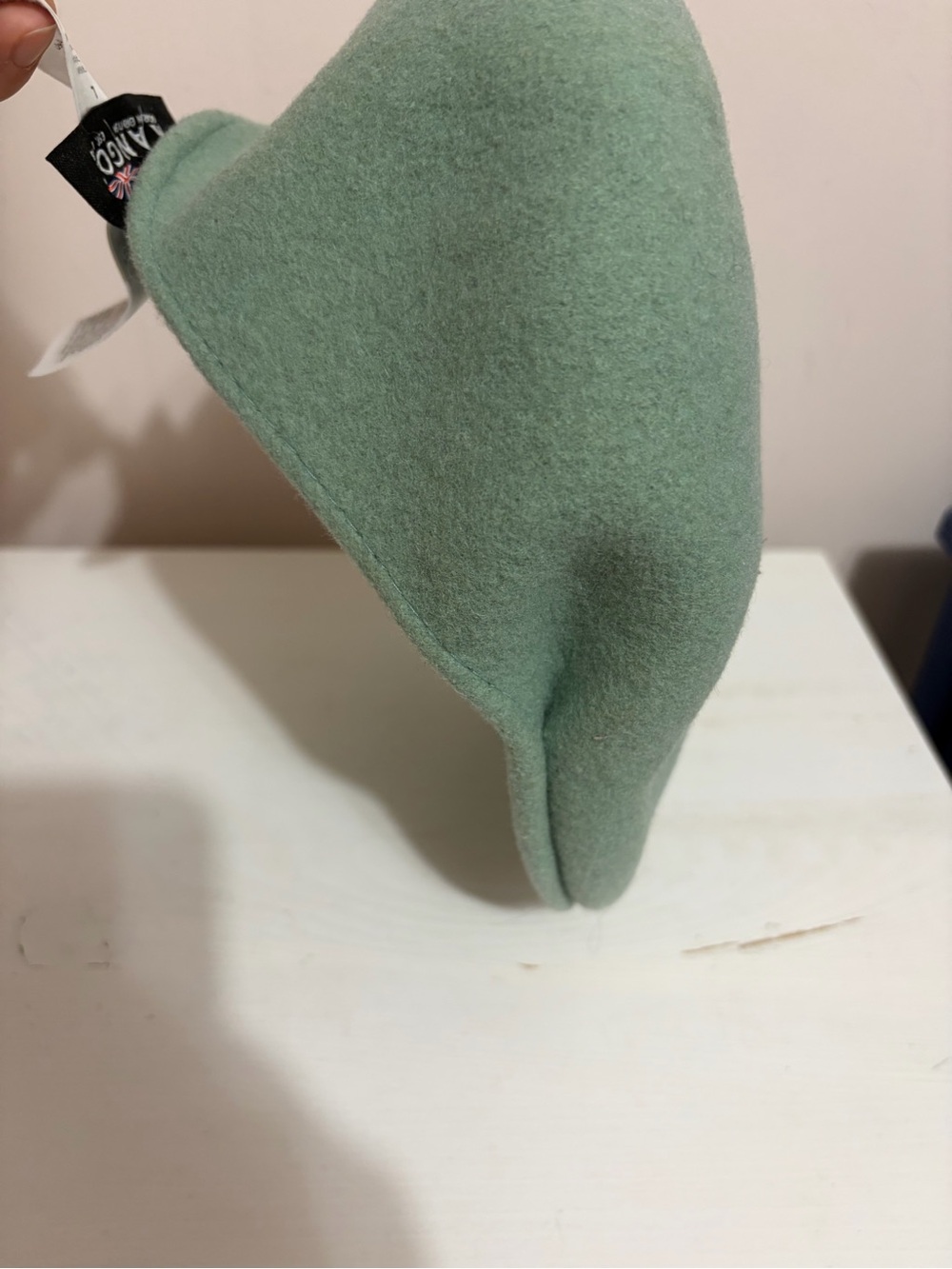 Kangol man’s Wool 504 Cap in Sage